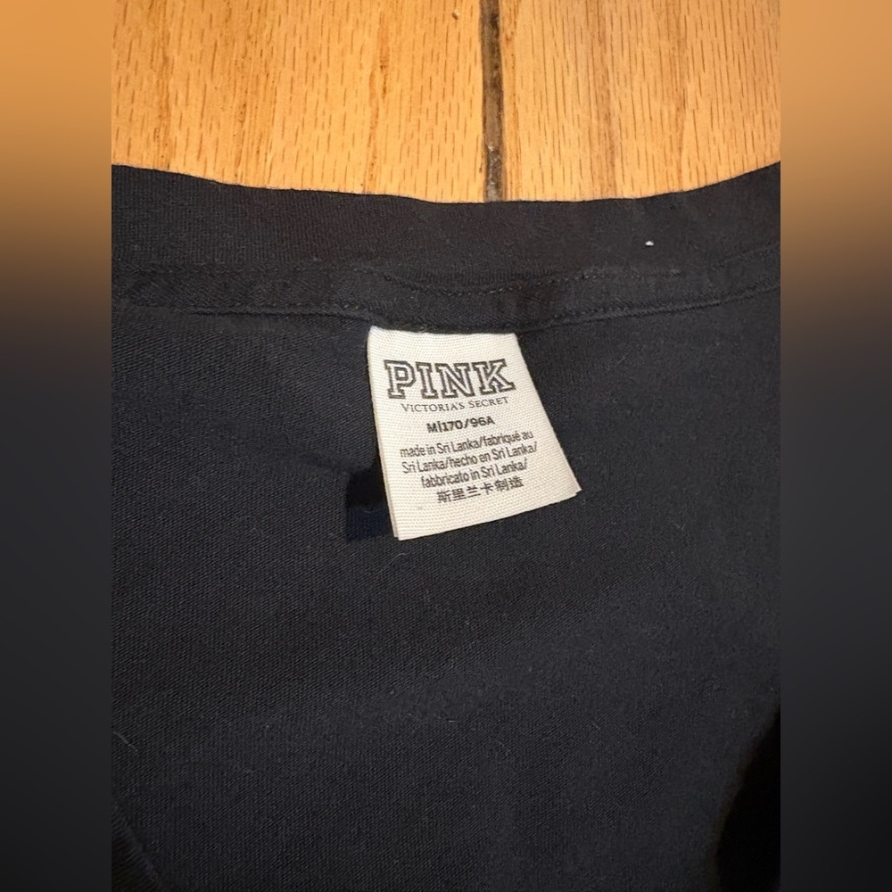 Victorias Secret Black V-Neck T-Shirt with PINK Logo size medium - Picture 2 of 3